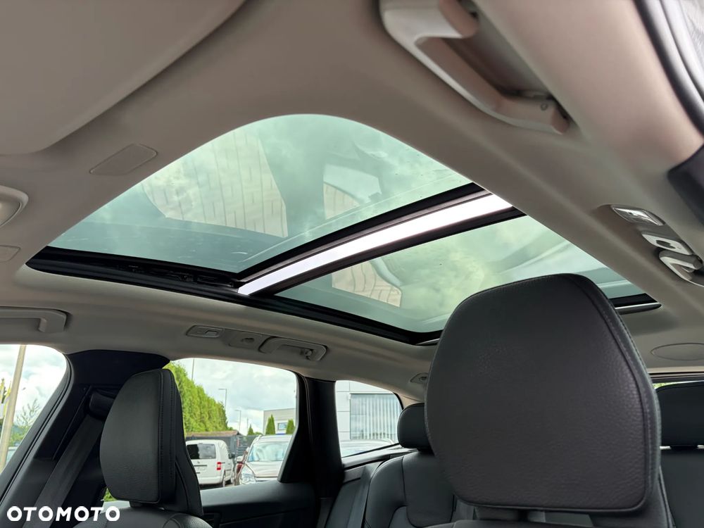 Volvo XC 60 B4 D Plus Dark - 33