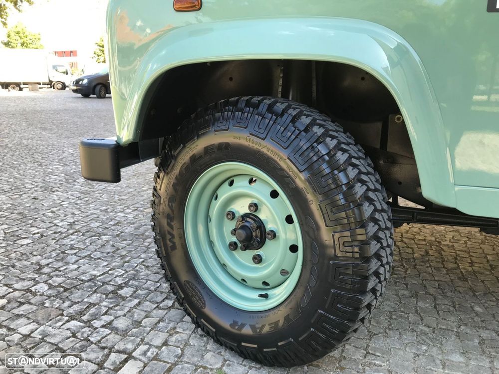 Land Rover Defender - 28