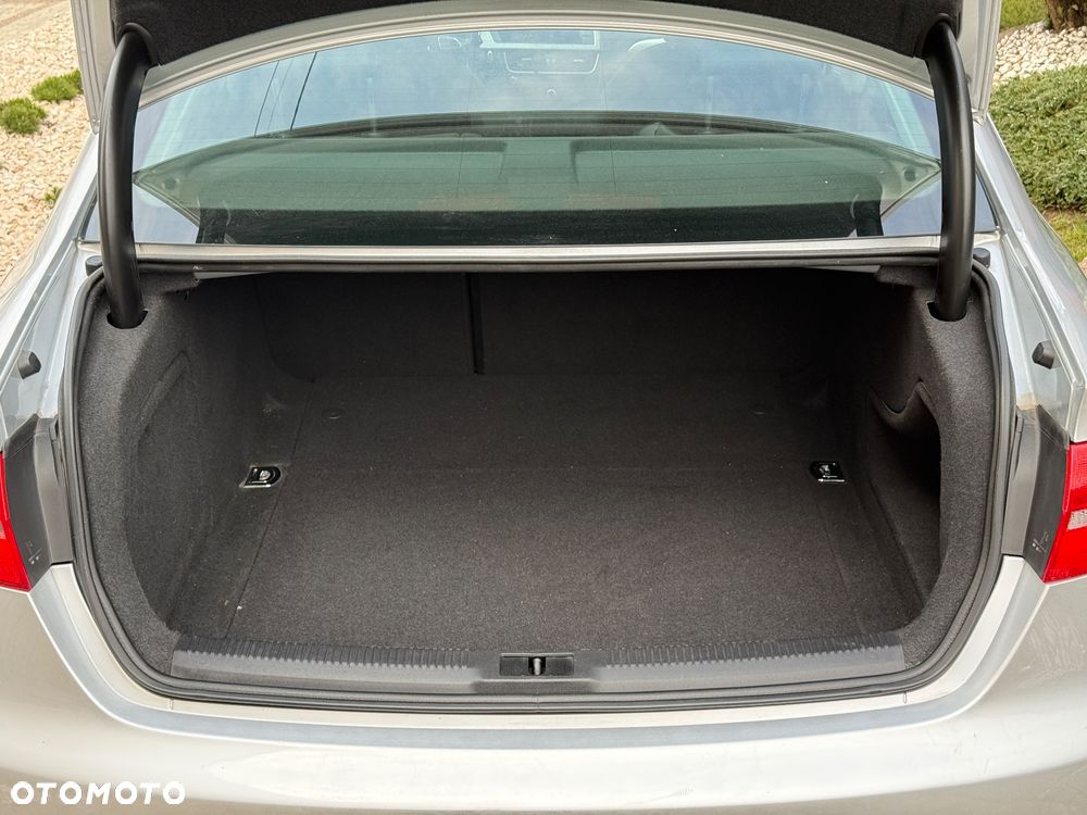 Audi A4 Limousine - 12