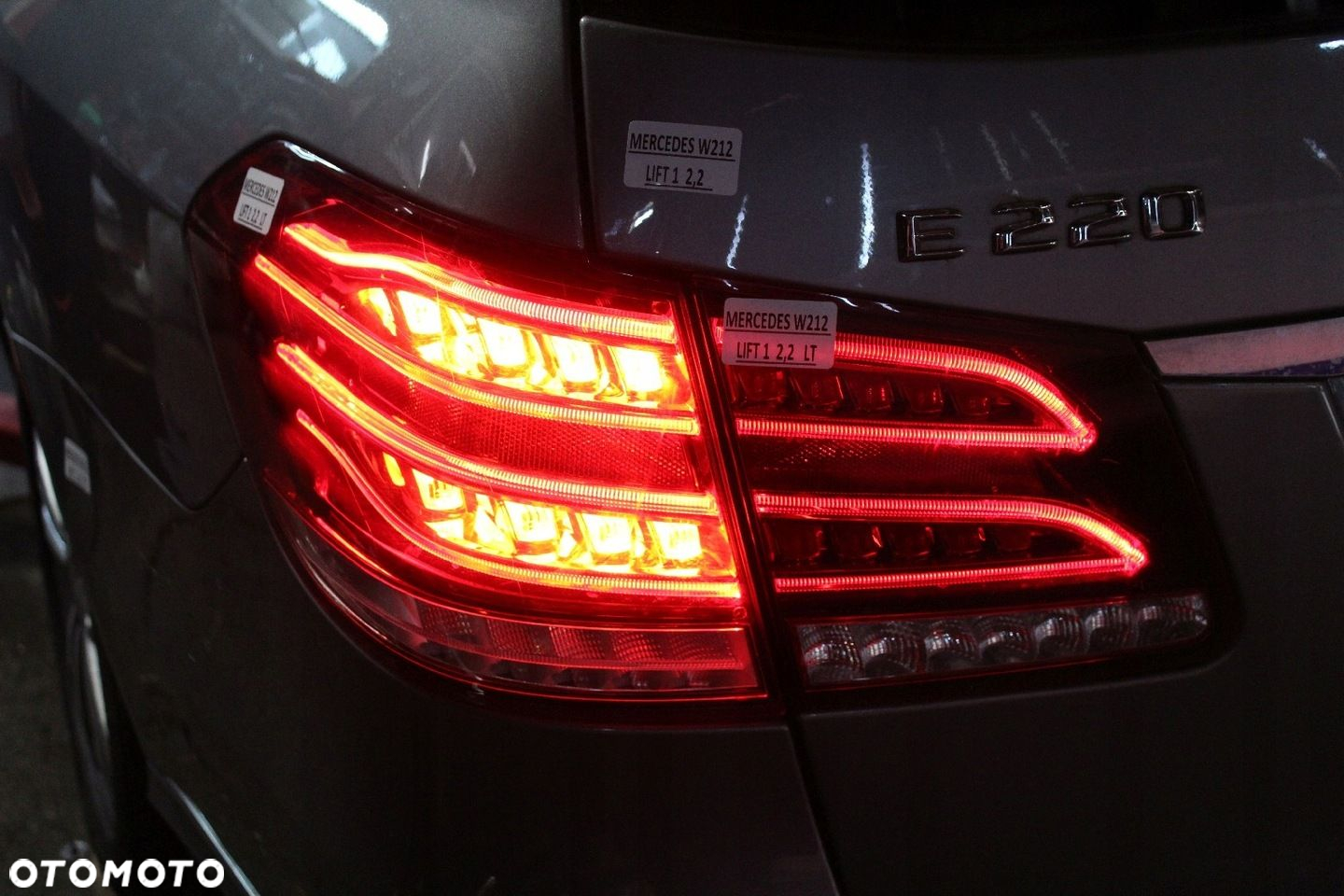 Lampa tylna tył lewy z błotnika OE Mercedes W212 Lift Kombi A2129061703 - 13