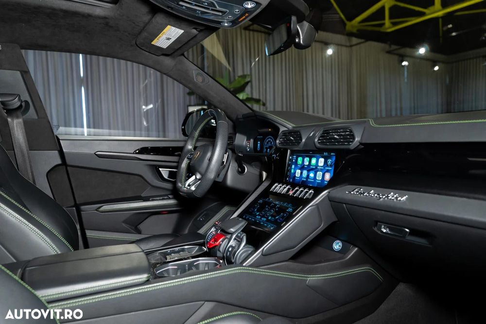 Lamborghini Urus - 36
