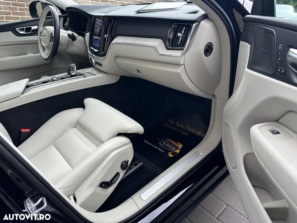 Volvo XC 60 B4 MHEV AT AWD Ultimate Dark - 14