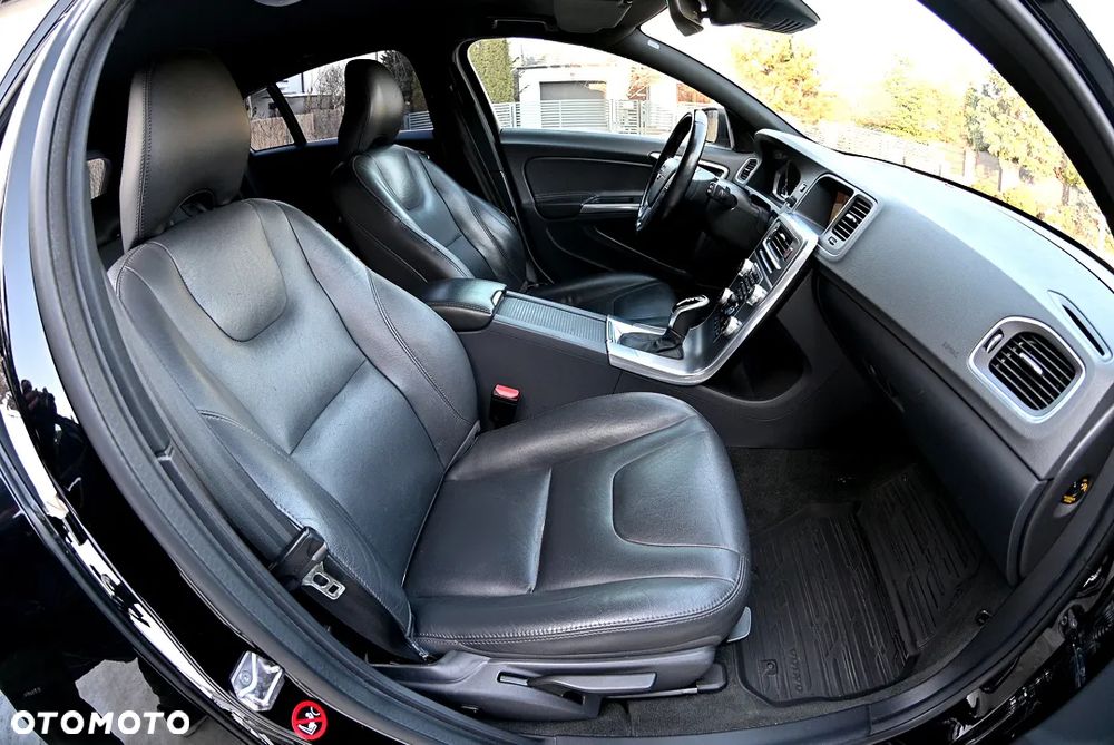 Volvo V60 D4 Geartronic Summum - 35