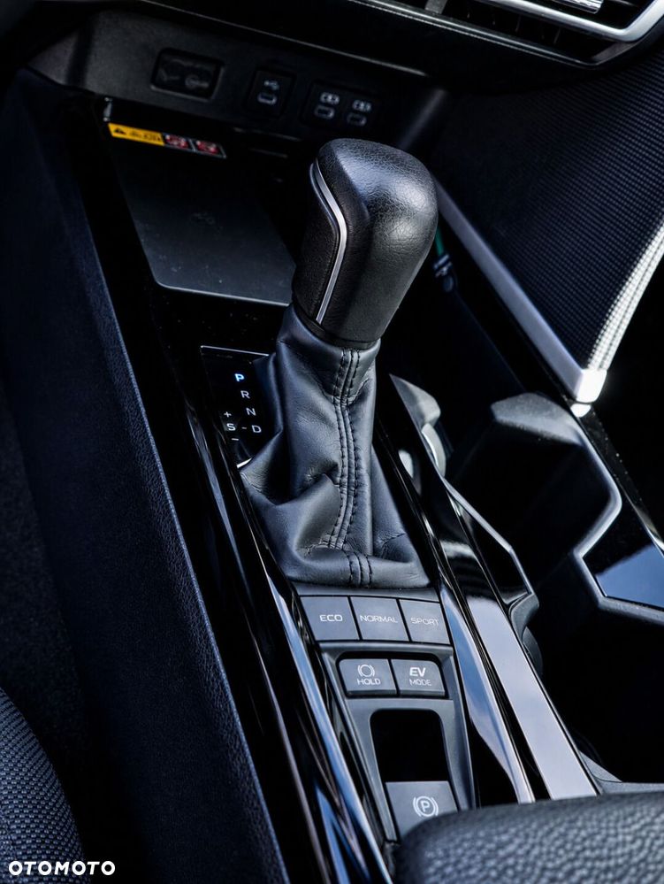 Toyota Camry - 16