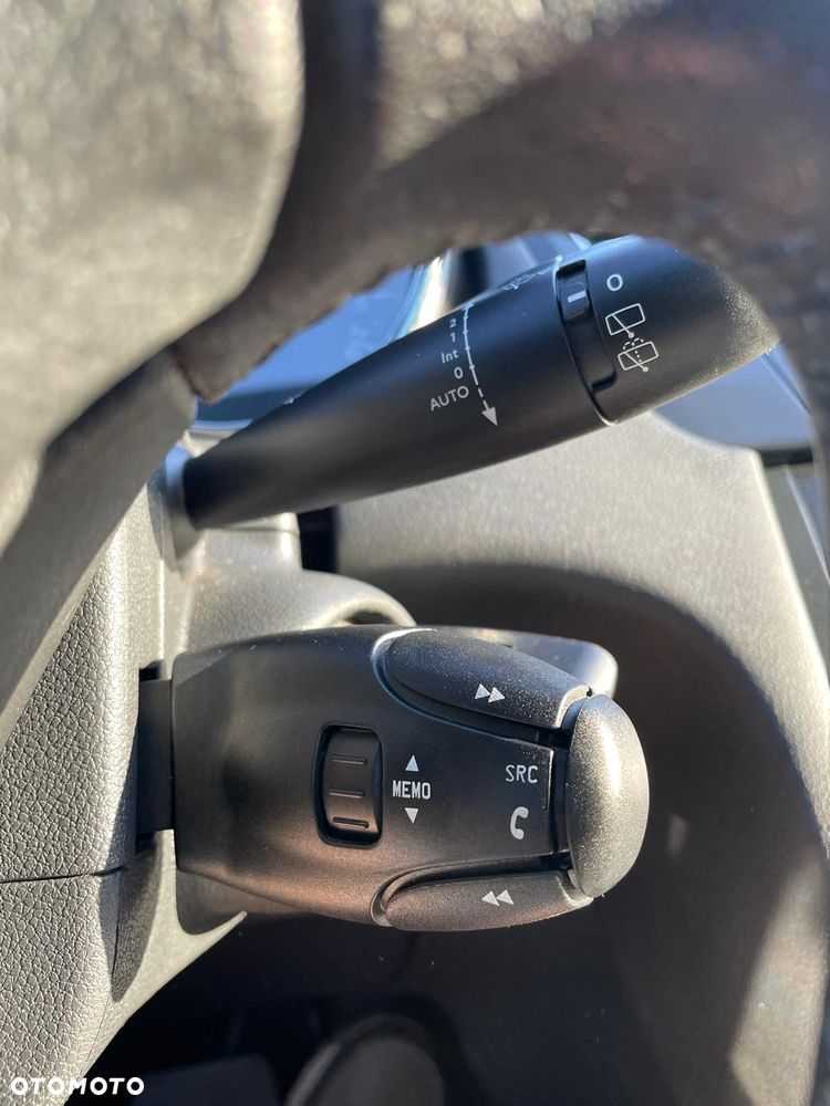 Peugeot 5008 BlueHDI 120 EAT6 Stop & Start Active - 28