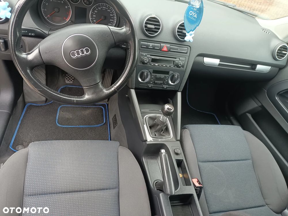 Audi A3 3-drzwiowe 1.6 Attraction - 22
