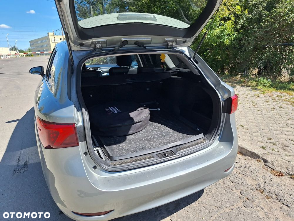 Toyota Avensis 1.8 Premium MS - 6