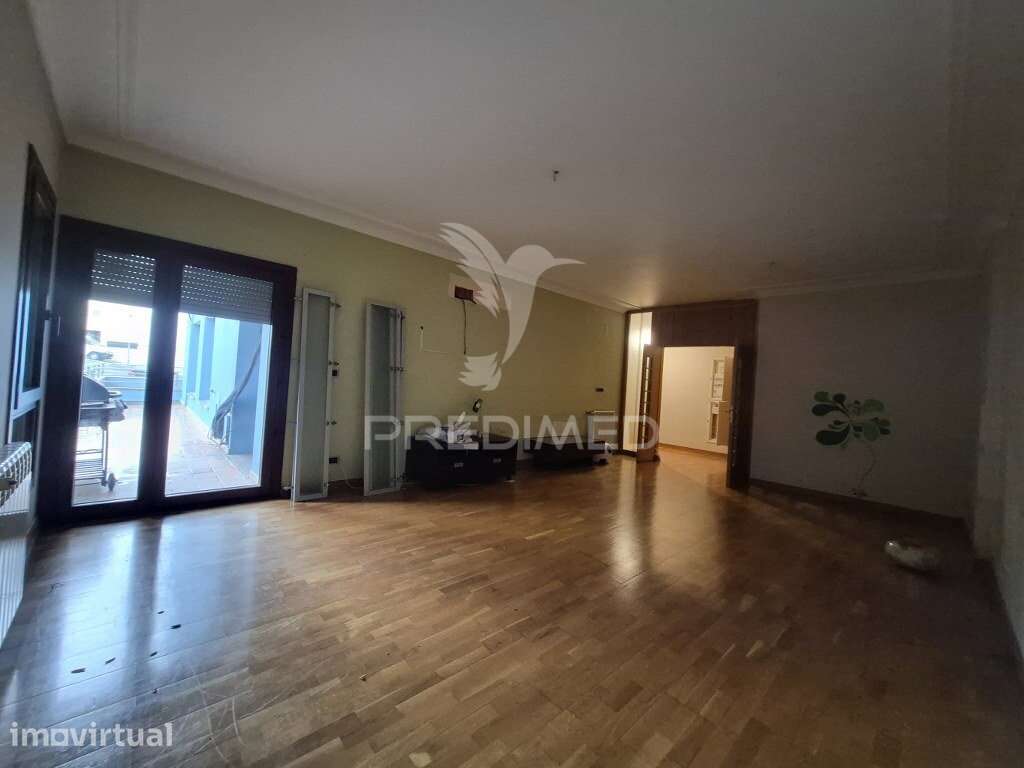 Apartamento T2 com elevadores no Centro de Vila Franca de Xira - Grande imagem: 2/27