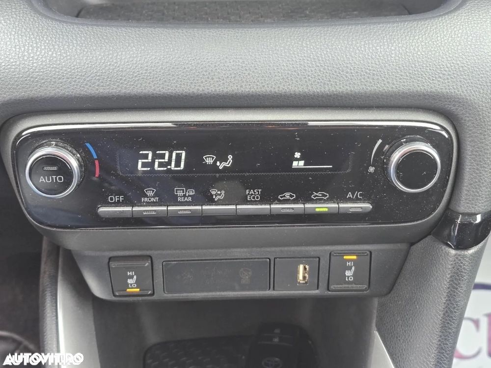 Toyota Yaris 1.5 VVT-i HSD Dynamic Plus - 9