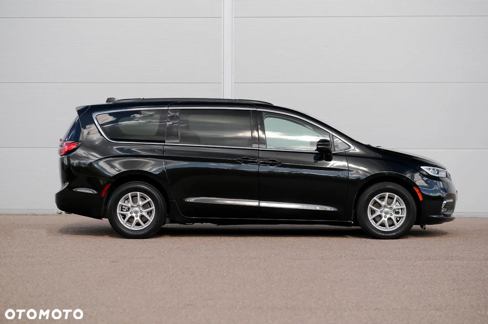 Chrysler Pacifica - 5
