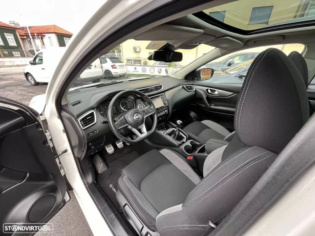 Nissan Qashqai 1.5 dCi N-Connecta 18 - 26