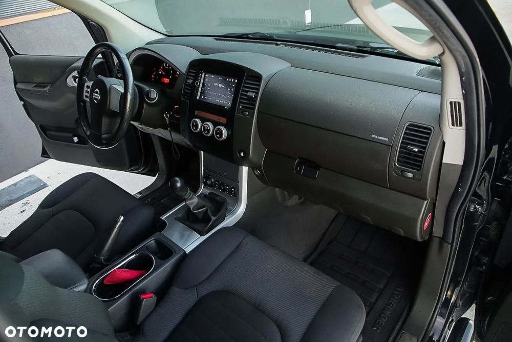 Nissan Pathfinder 2.5 D LE EU5 - 14