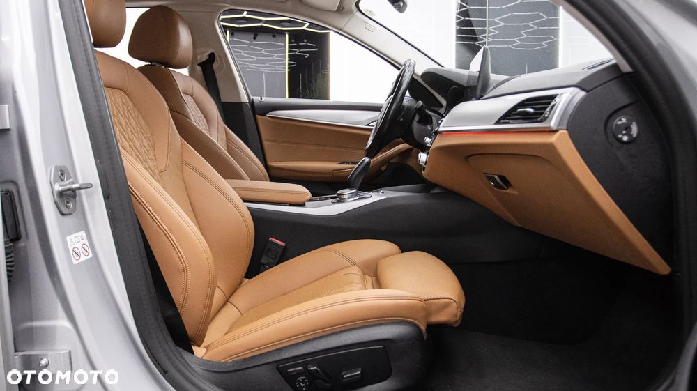 BMW Seria 5 520d xDrive - 20