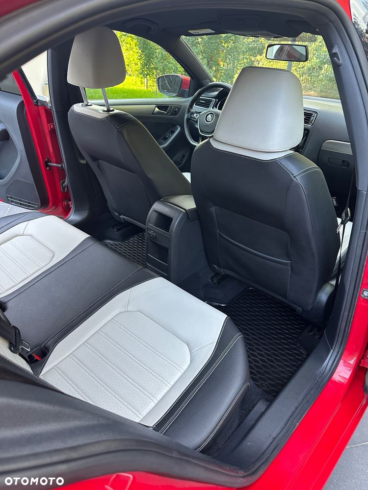 Volkswagen Jetta 1.8T SE - 12