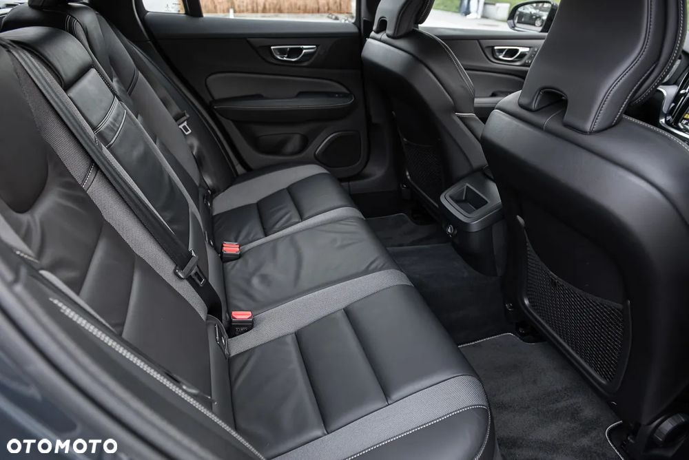 Volvo V60 T5 Geartronic R-Design - 33