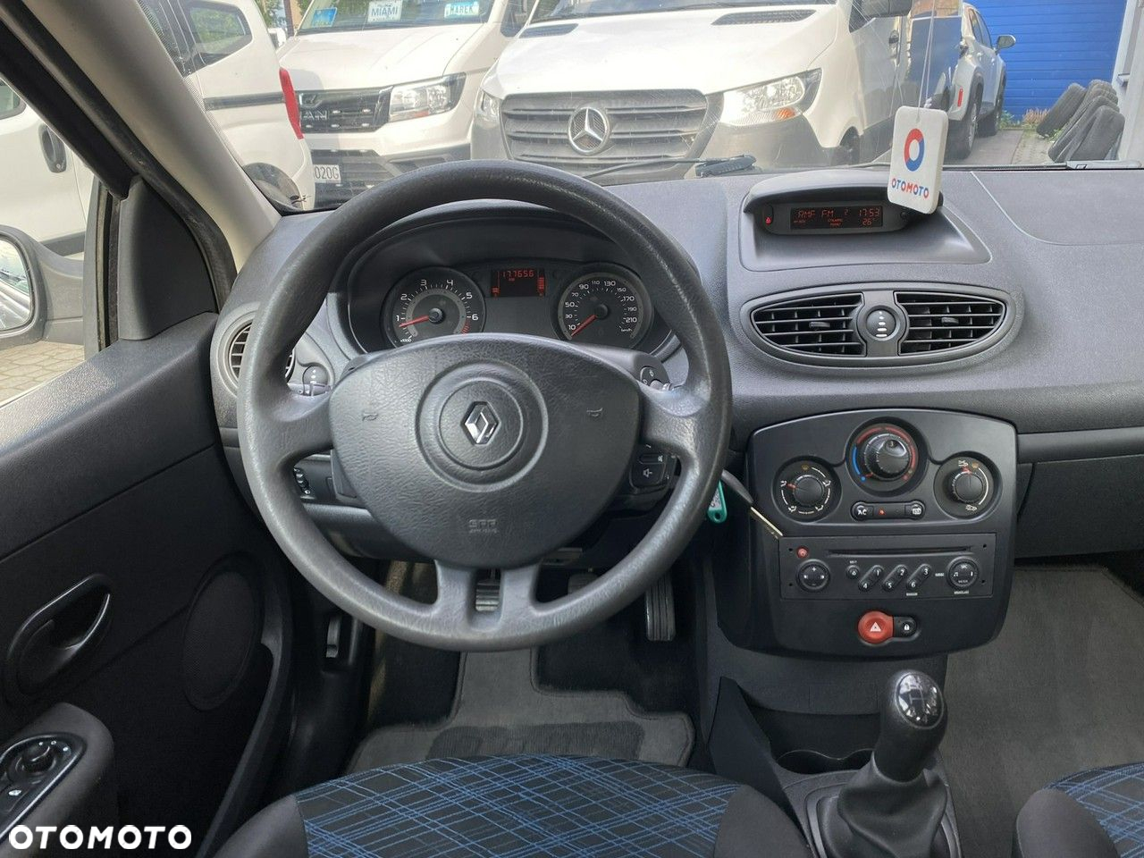Renault Clio - 17