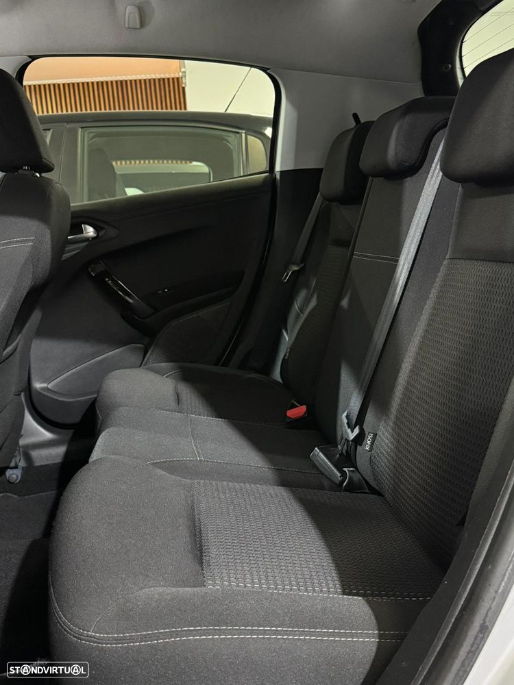 Peugeot 208 PureTech 82 Start & Stop Allure - 12