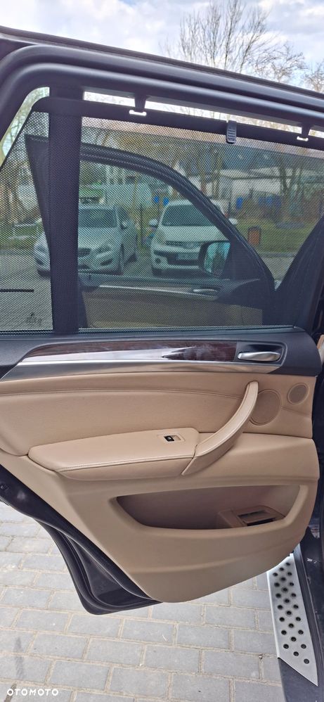 BMW X5 4.8i - 15