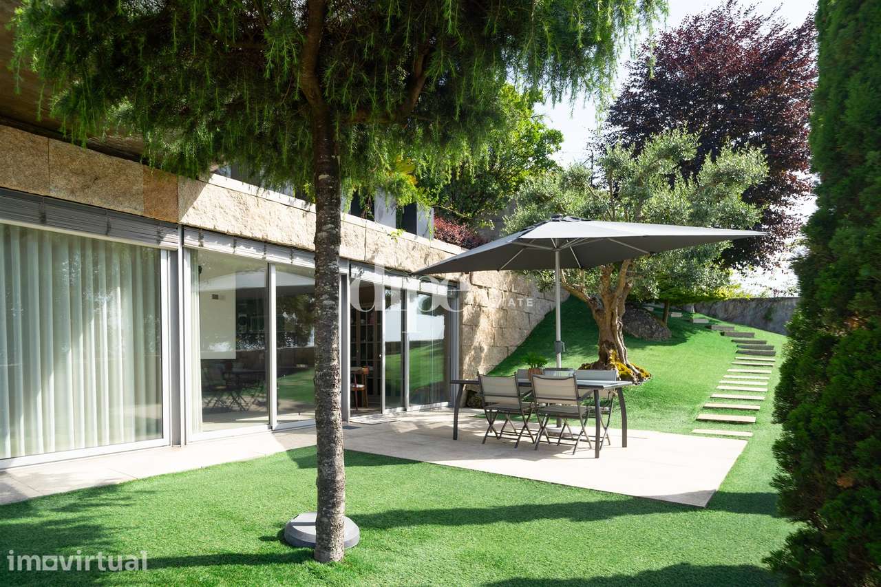 Luxuosa Moradia T3 com piscina, ginásio e jardins - Grande imagem: 4/30