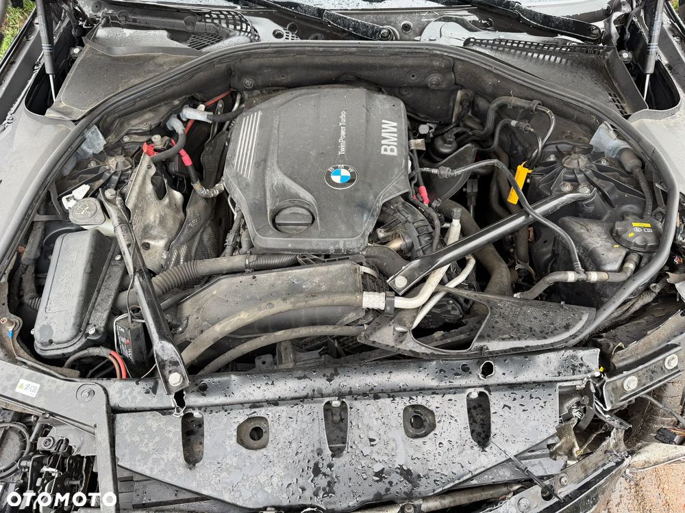 BMW Seria 5 520d xDrive - 15