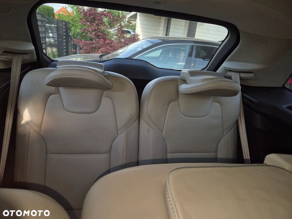 Volvo XC 90 - 9
