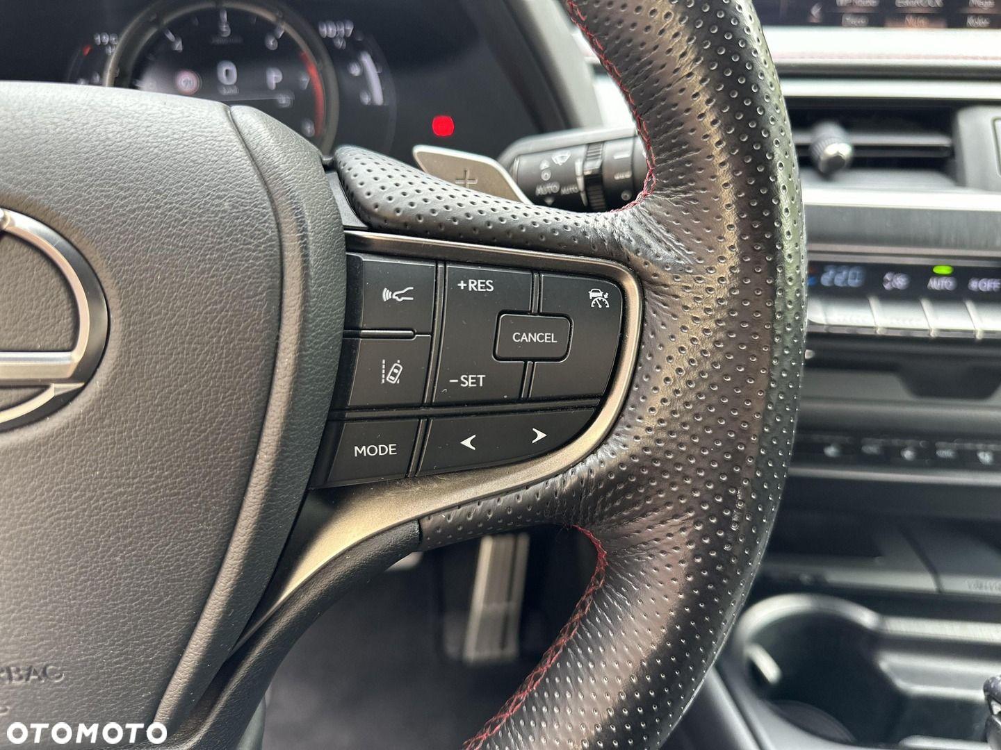 Lexus UX 200 F Sport 2WD - 15