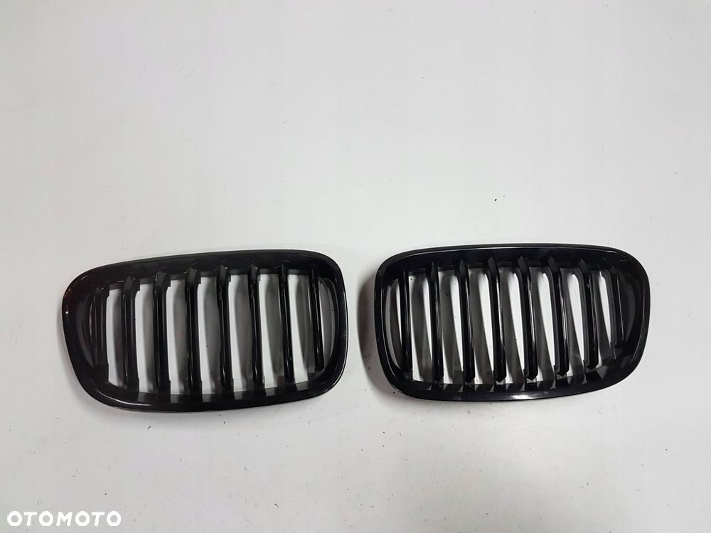 BMW 1 F20 F21 11-14r NERKI GRILL CZARNE KOMPLET - 1