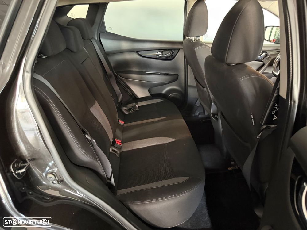Nissan Qashqai 1.5 dCi N-Connecta J17 DCT - 33