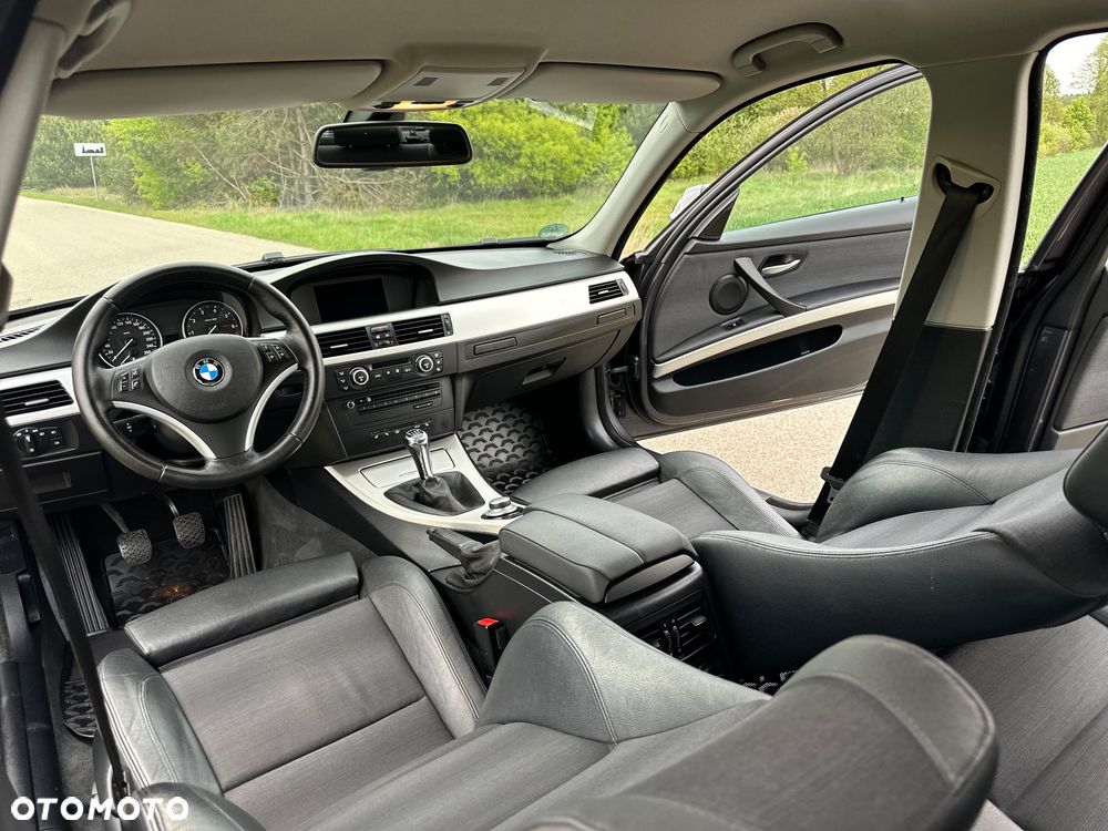BMW Seria 3 318i - 24