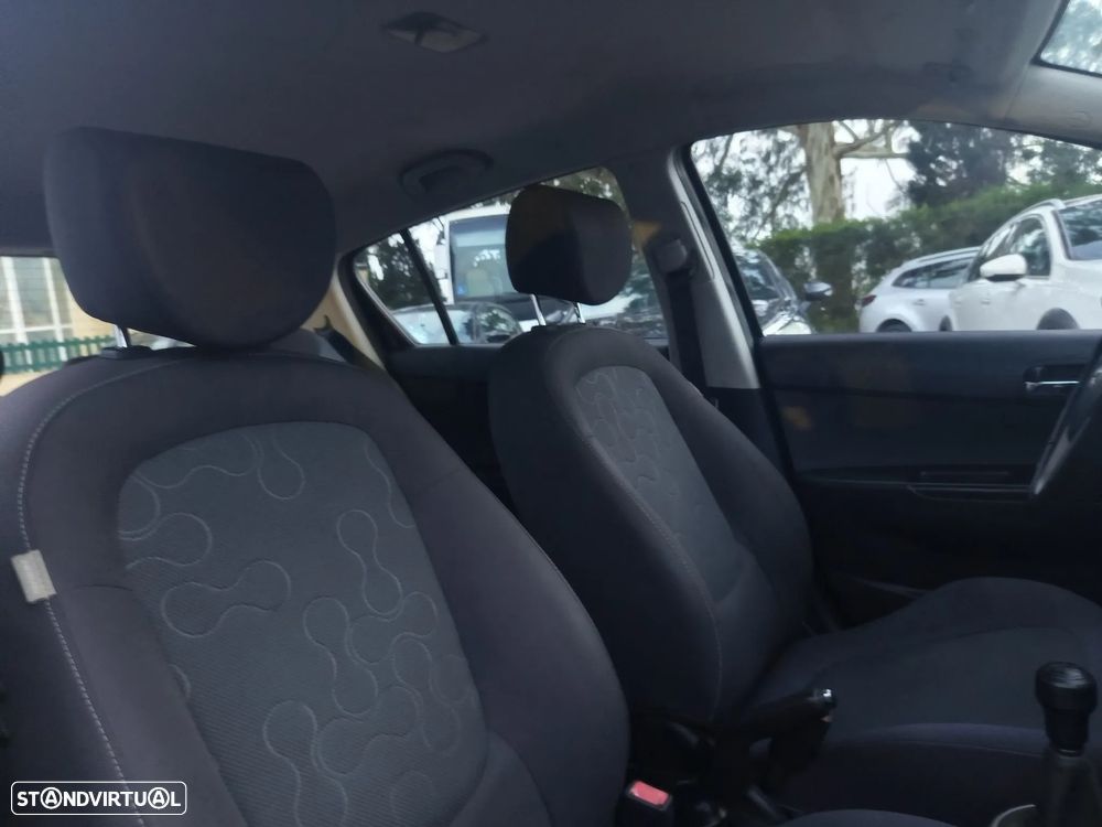 Hyundai i20 1.2 Comfort ESP - 30