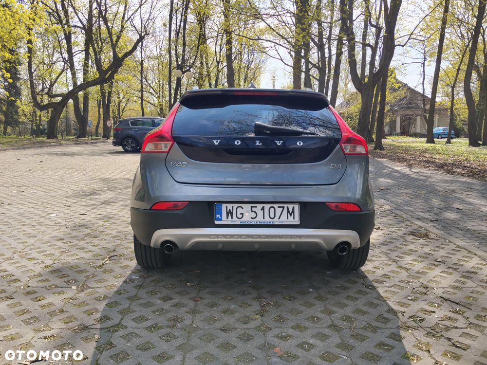 Volvo V40 Cross Country - 4