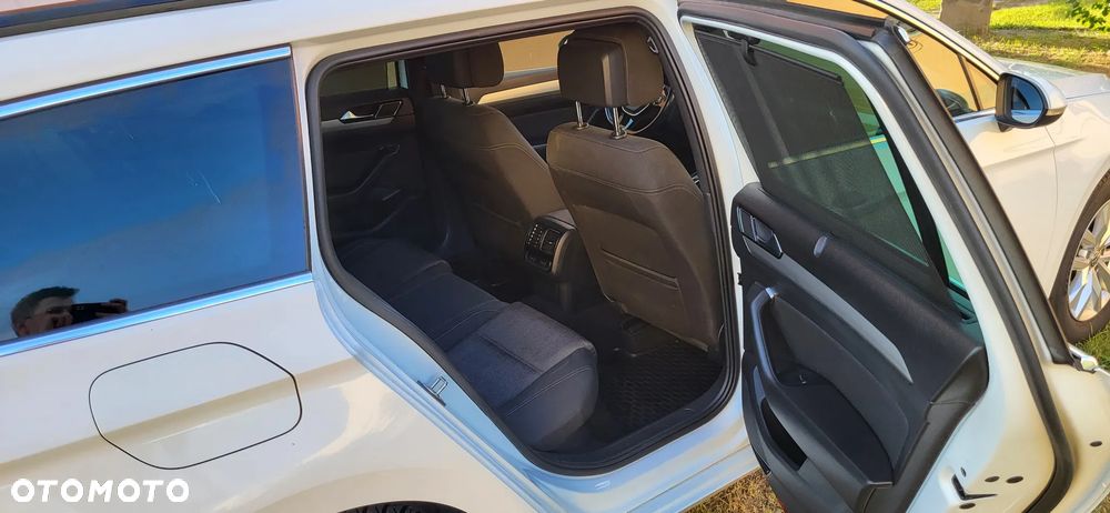 Volkswagen Passat 2.0 TDI (BlueMotion Technology) DSG Comfortline - 11