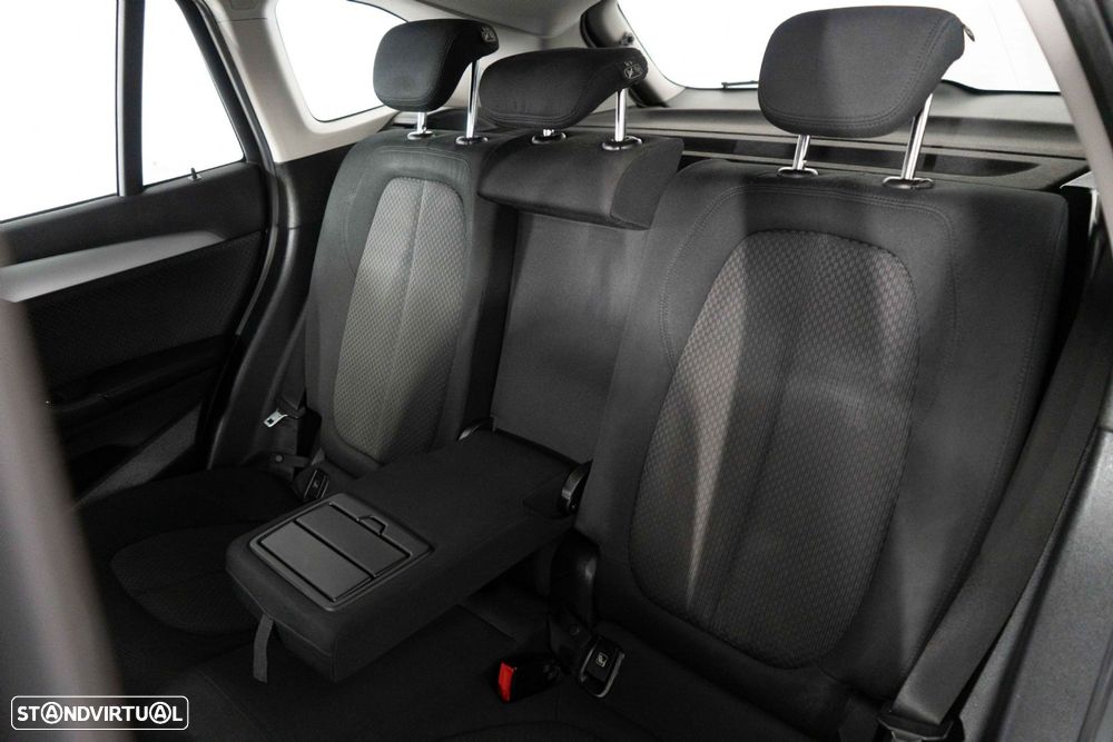 BMW X1 25 e xDrive Corporate Edition - 9