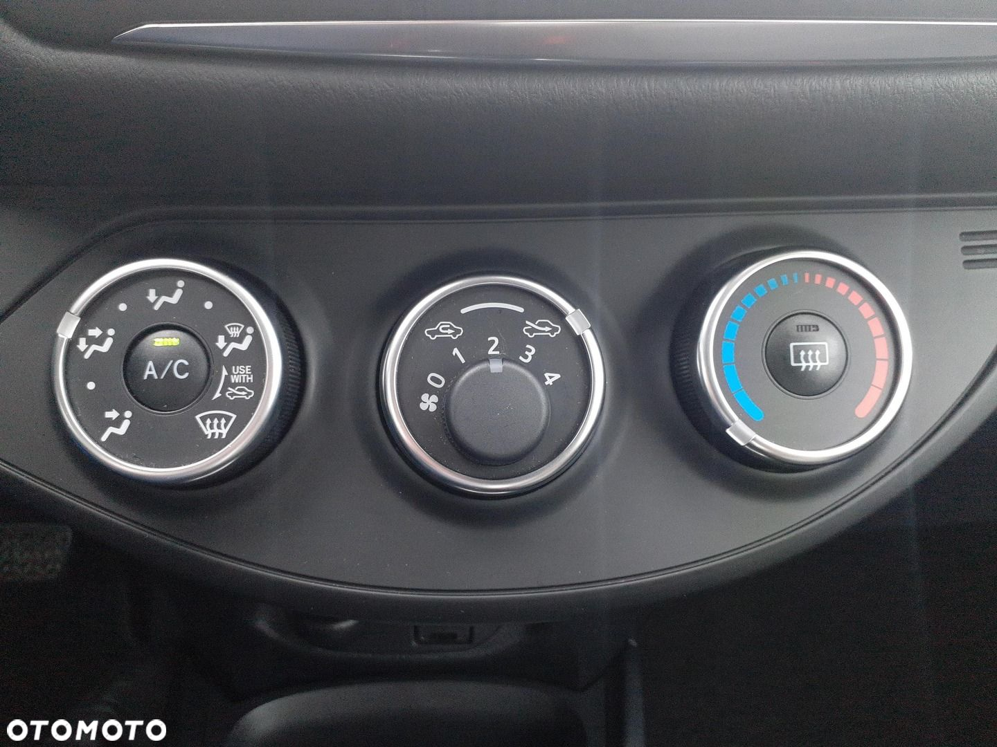 Toyota Yaris 1.5 Premium CVT - 24