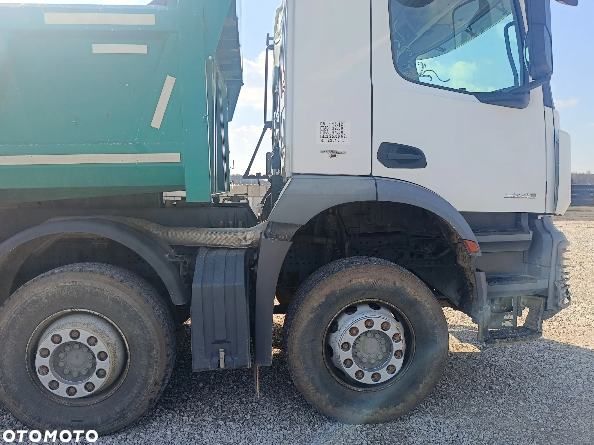 Mercedes-Benz Arocs 3243 - 7