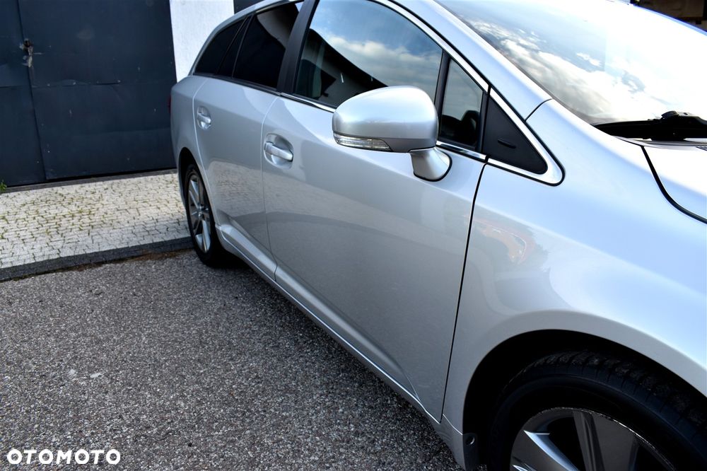 Toyota Avensis 1.8 Sol NAVI - 6