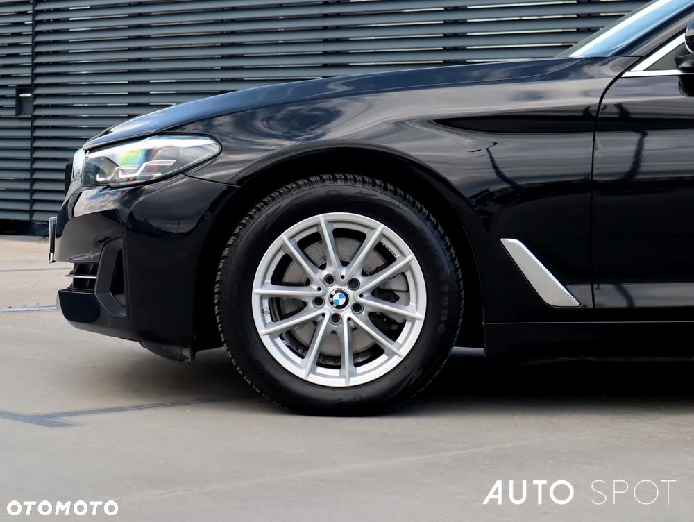 BMW Seria 5 518d mHEV - 3