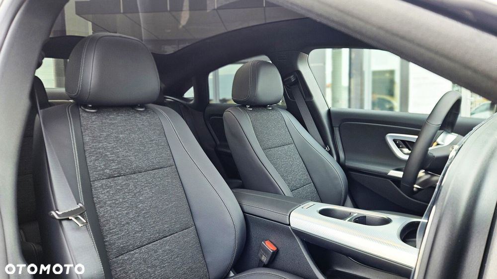 Mercedes-Benz CLA - 13