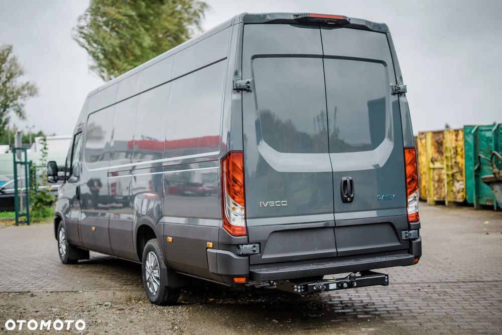Iveco Daily 35S18HA8 V H2 Furgon Automat 3.0 od ręki - 11