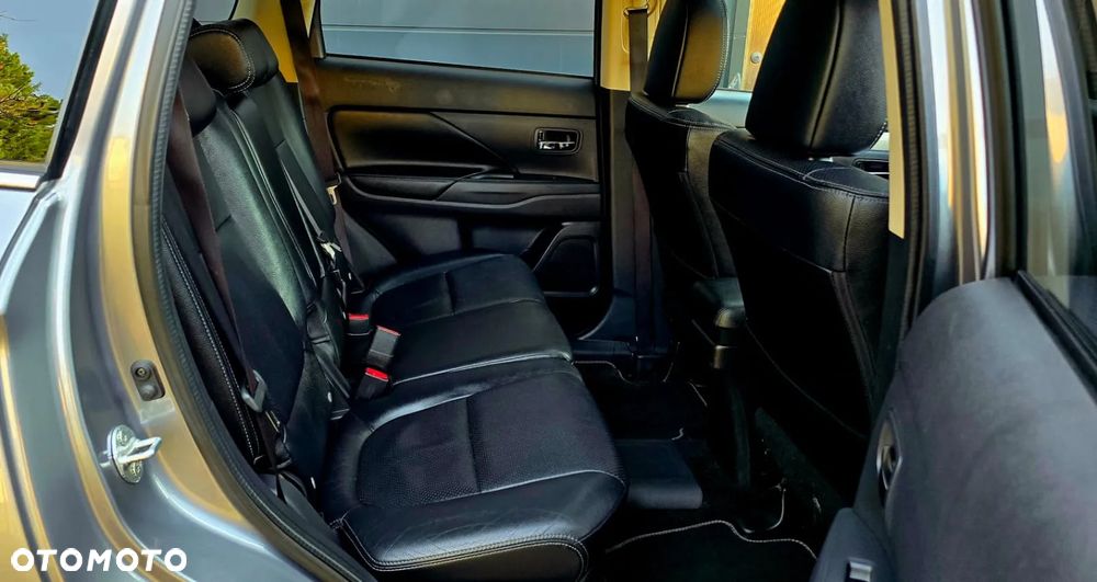 Mitsubishi Outlander PHEV Instyle NAVI + - 27