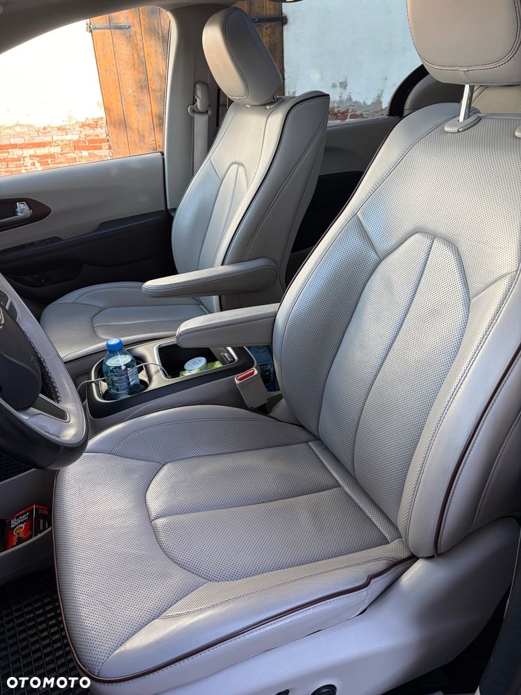 Chrysler Pacifica - 29