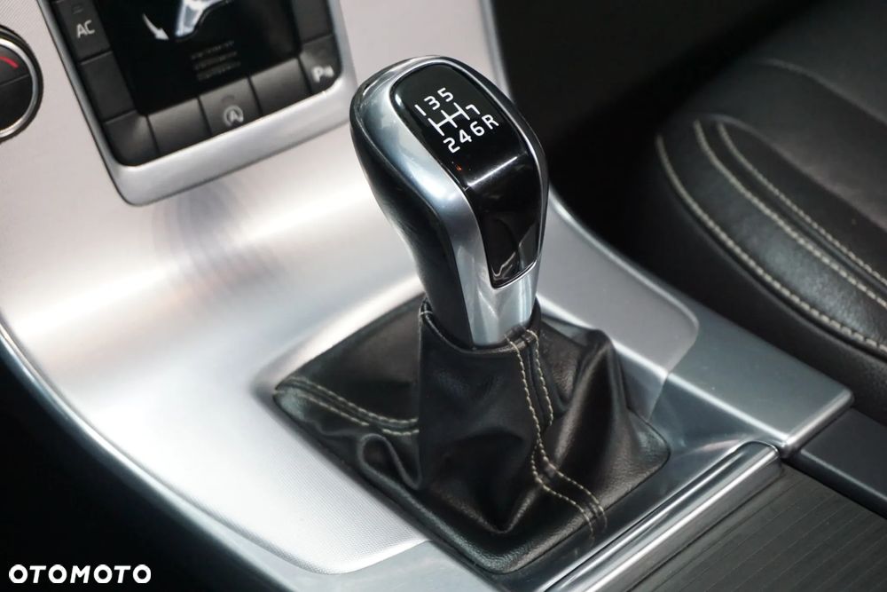 Volvo V60 D2 Kinetic - 36