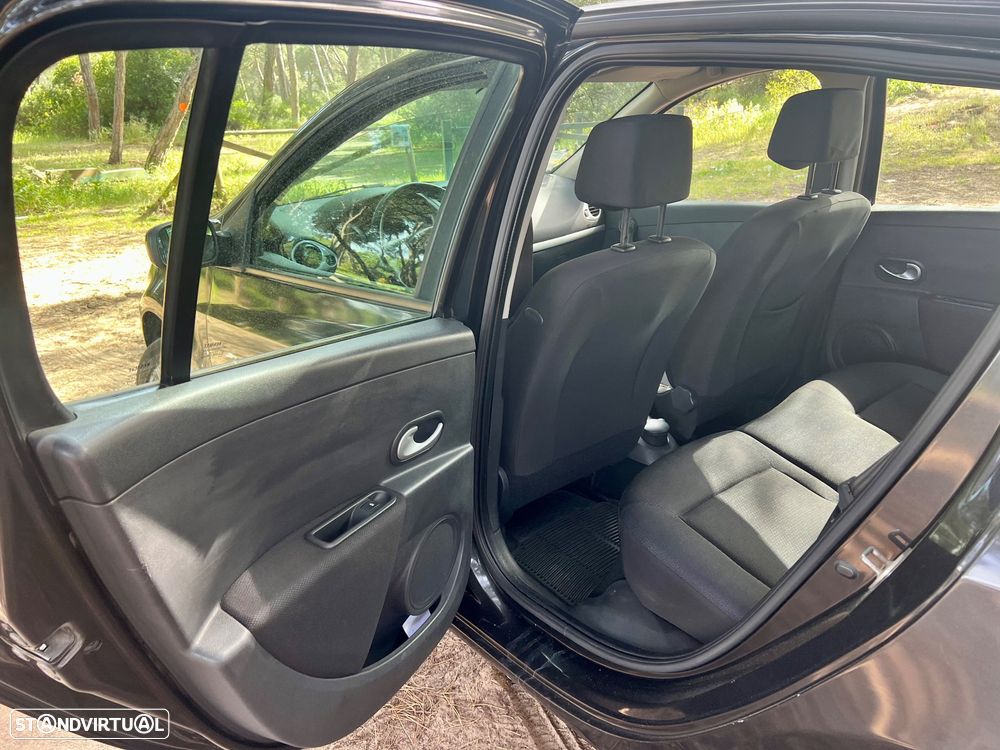 Renault Clio 1.5 dCi Dynamique S - 12