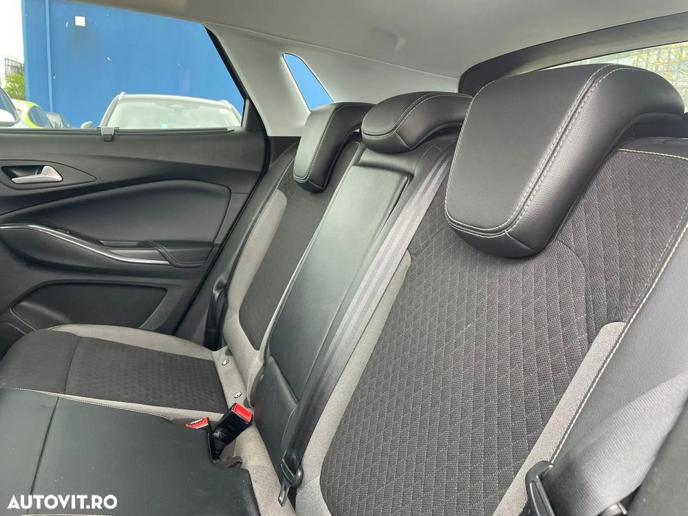 Opel Grandland X 1.6 Turbo Hybrid4 START/STOP 4x4 Aut. Inovation - 9