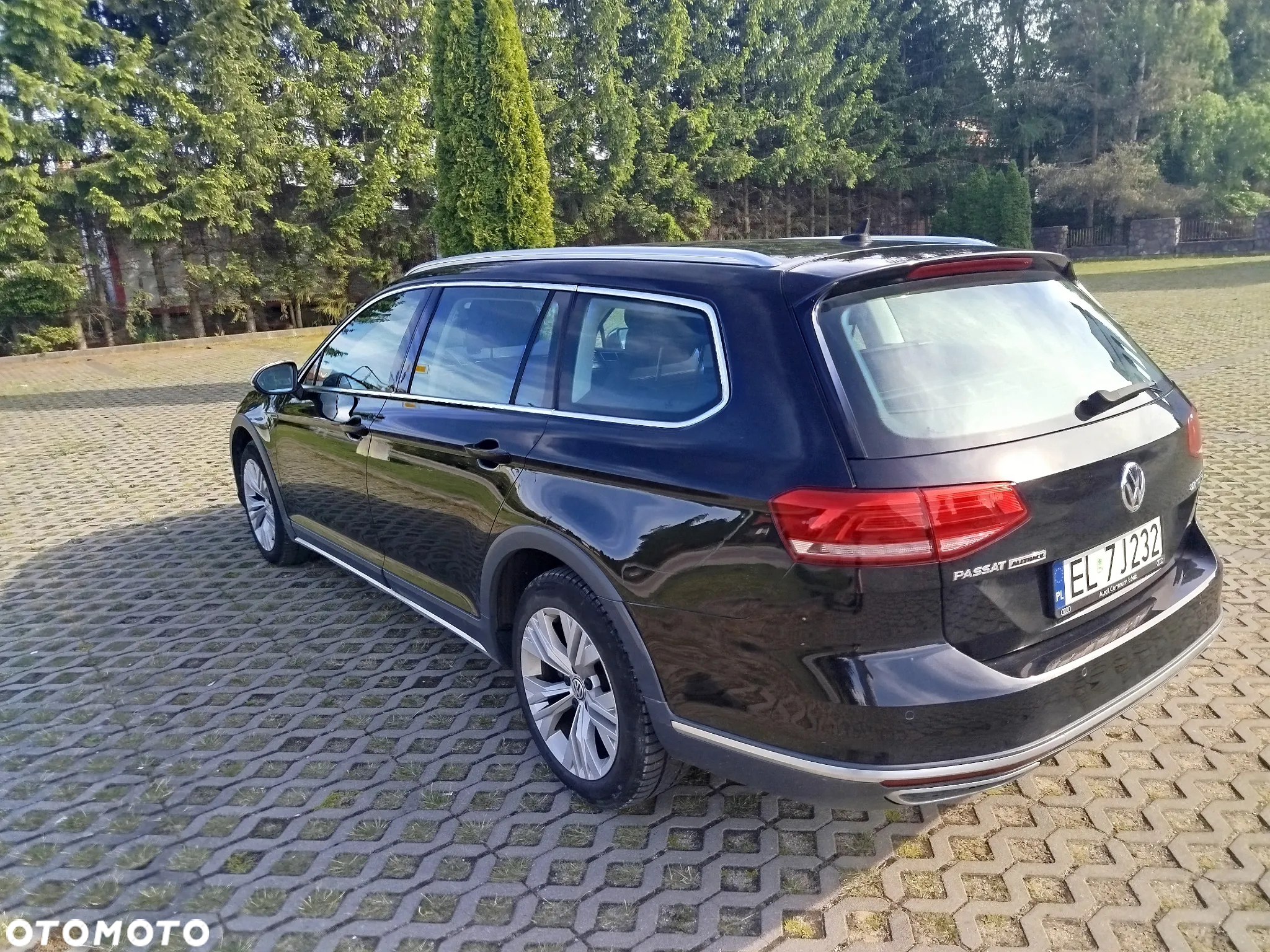 Volkswagen Passat - 4