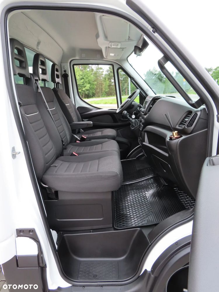 Iveco Daily 35S18 3.0 HPI 180 KM POWER Kontener+ WINDA BÄR 750 Kg 8.E.Palet 4270 mm Długi Boczne Drzwi Rozstaw Osi 4100 mm Ładowność 905 Kg GWARANCJA PRODUCENTA Stan Jak Nowy Gotowy Dostępny POLECAM - 29