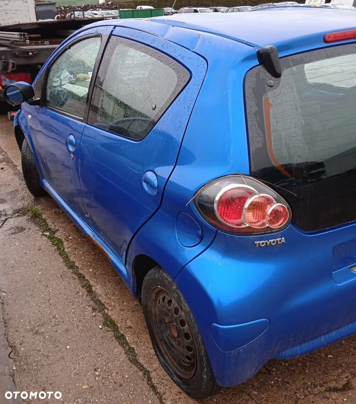 Na części Toyota Aygo Silnik Skrzynia Maska Zderzak Drzwi Klapa Szyba - 2