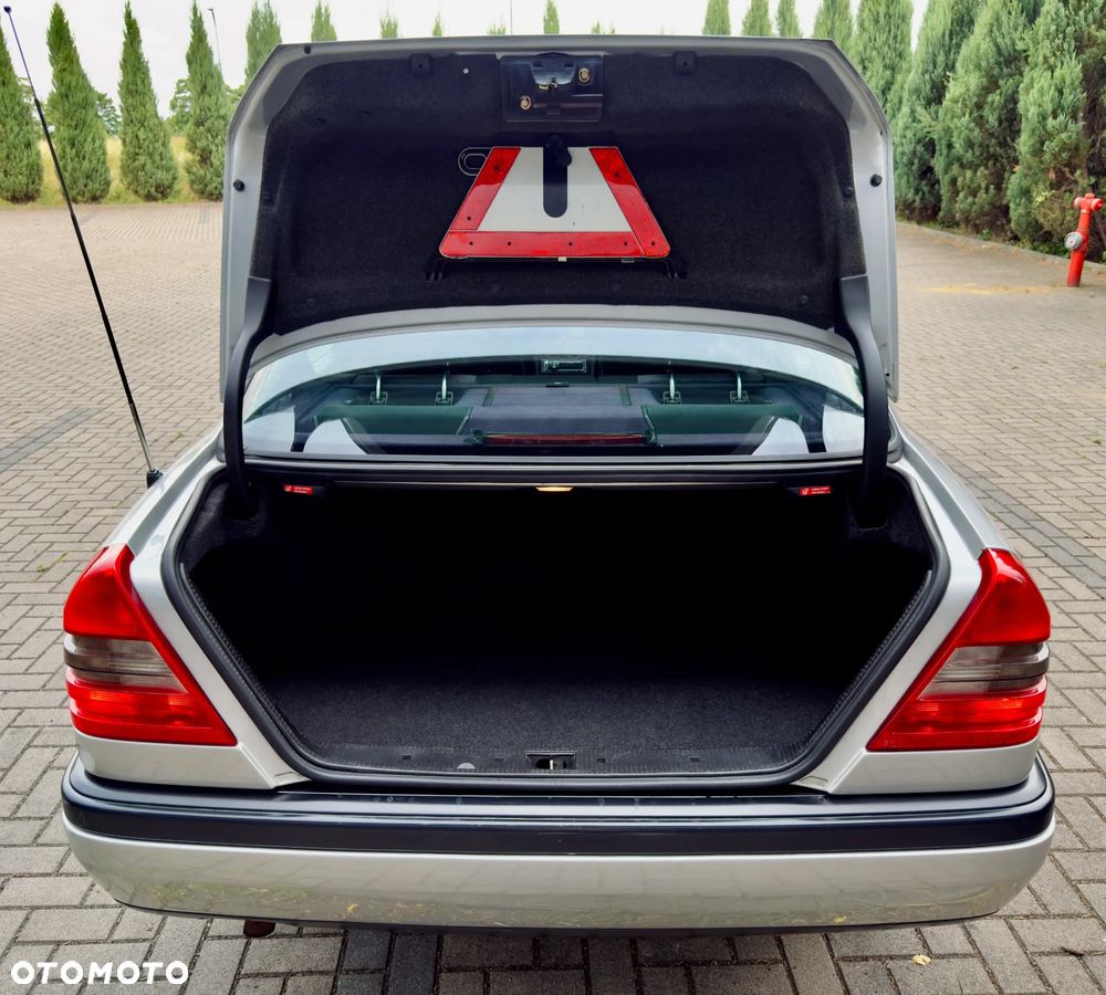 Mercedes-Benz Klasa C 180 Classic - 16