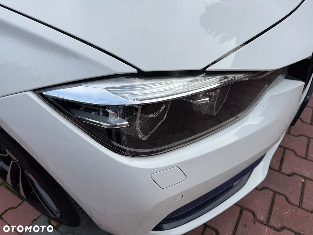 BMW Seria 3 330i xDrive Sport Line Shadow - 22