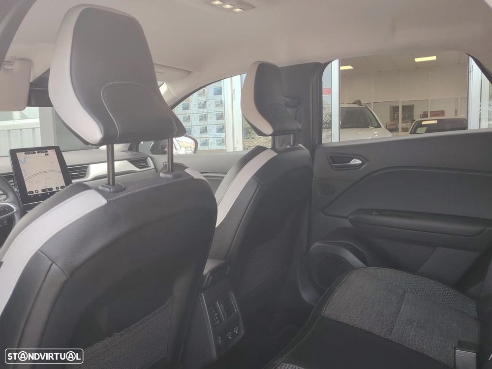 Renault Captur 1.6 E-Tech Full Hybrid Techno — fotografia 25